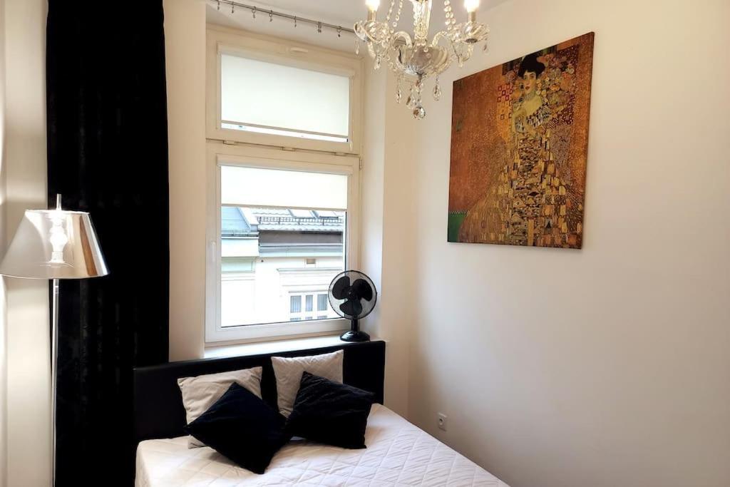 Old Town - Traugutta Street Apartment คราคูฟ ภายนอก รูปภาพ
