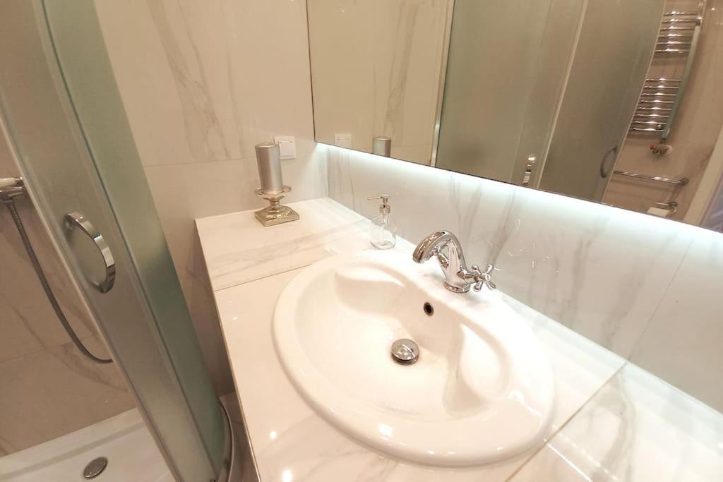 Old Town - Traugutta Street Apartment คราคูฟ ภายนอก รูปภาพ